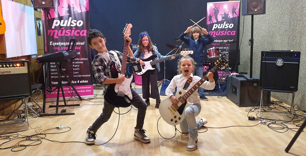 Alumnos tocando en un campamento musical para niños en Boadilla del Monte